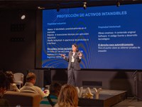 4 obligaciones de transparencia que el AI Act impone a las empresas que usan IA con clientes