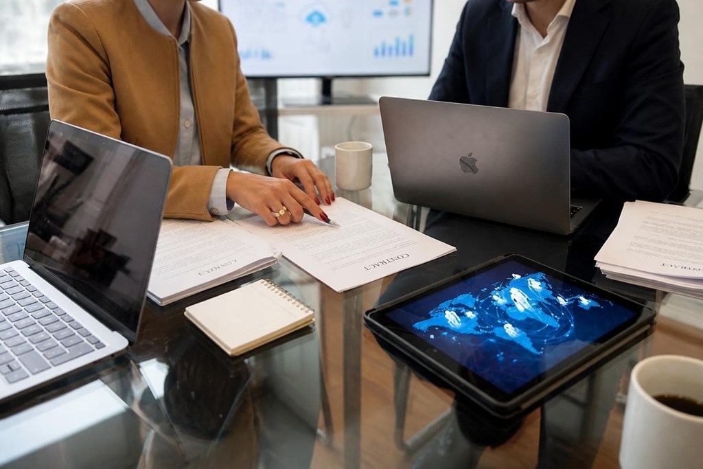 Foto 1 Contratos tecnológicos para SaaS, APIs y soluciones basadas en IA en A Coruña