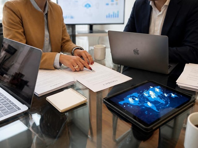 Contratos tecnológicos para SaaS, APIs y soluciones basadas en IA en A Coruña