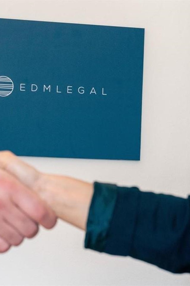 ¿Qué es un contrato mercantil?